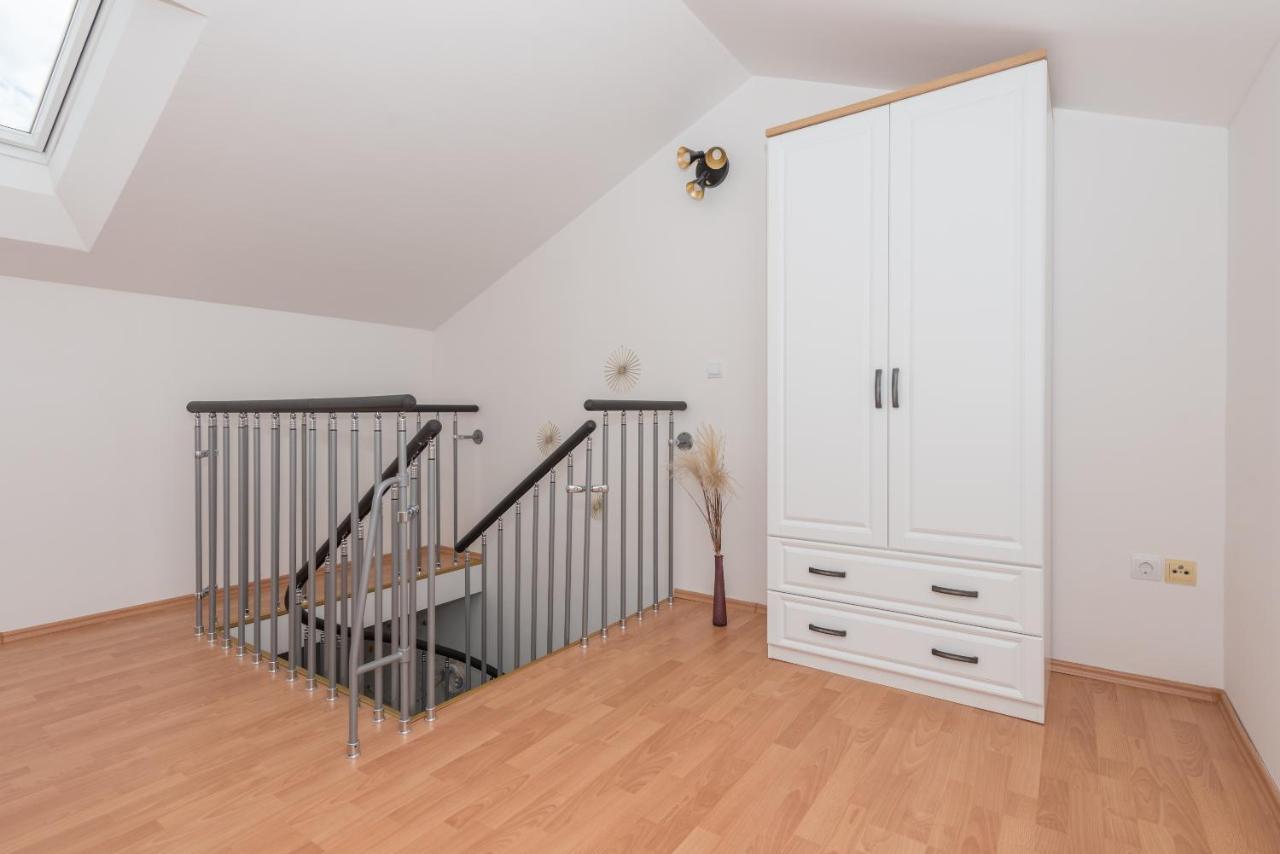 Deluxe 3 Bedroom Apartment With Sea View Baška Voda エクステリア 写真